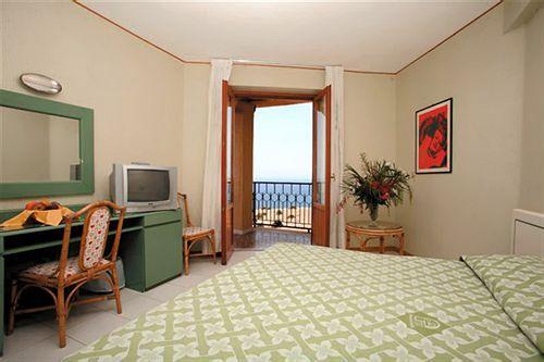 Hotel Perla Del Golfo 3*